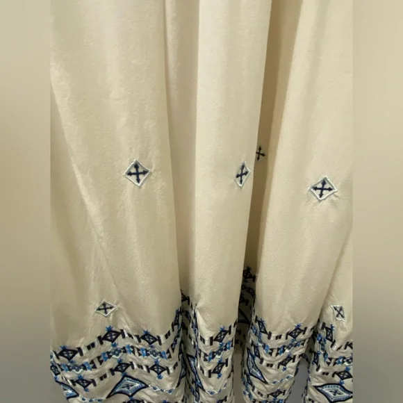 100% SILK Luxe Ivory and Blue Patterned Long Sleeve Dress - Picture 10 of 13